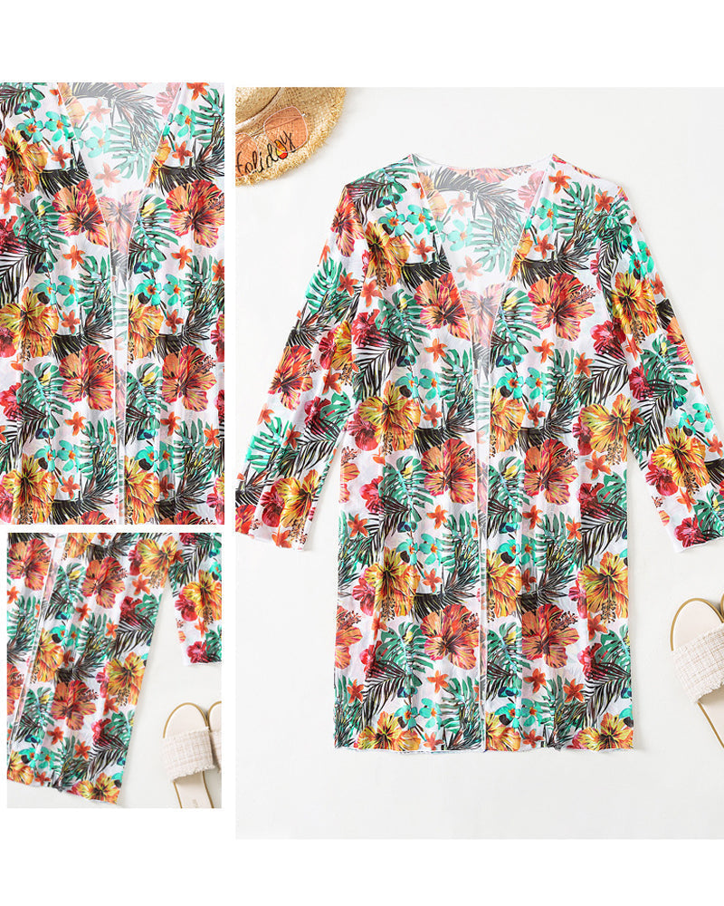 Bikini w kwiatowy wzór i okrycie kąpielowe